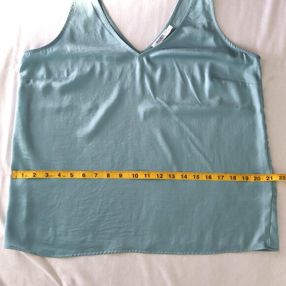 Size M , Double V-Neck Sleeveless Blouse , Rickis - Picture 6 of 10